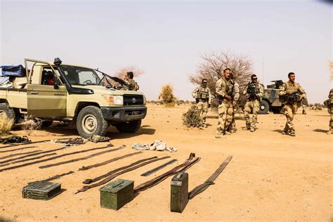 Opération Barkhane Au Cœur Du Désert Malien Avec Les Soldats Français