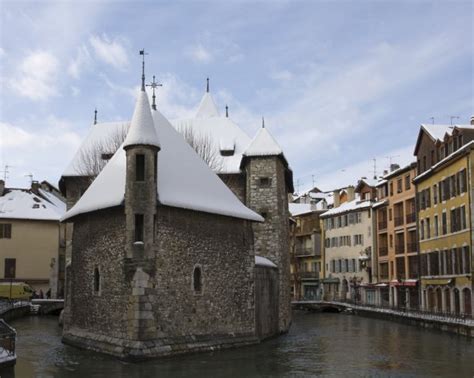 Castle In Winter Annecy France — Stock Photo © Ollab 28522791