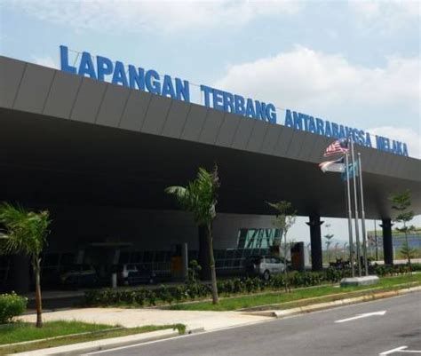 Kebakaran yang berlaku di balai berlepas terminal 2 itu telah menyebabkan dua mangsa terpaksa dihantar ke. Popagomol: Lapangan Terbang Melaka: Rakyat Melaka ditipu lagi