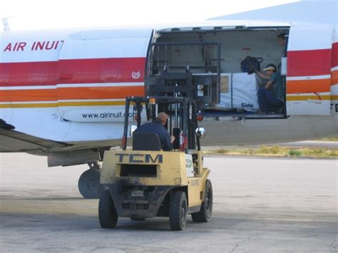 Air Inuit Leads Development Of Oversized Dash 8 300 Cargo Door Skies Mag