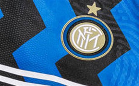18 scudetto 7 coppa italia 5. Inter, nuova maglia a zigzag per il 2020 2021. Le foto ...