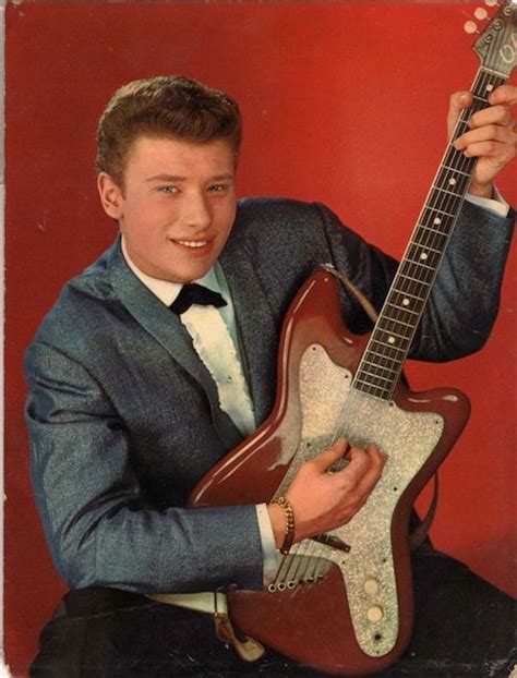 Johnny hallyday, le plus grand des rockeurs français, s'est éteint, laissant derrière lui un héritage musical incroyable mais aussi de jolis moments mode. Johnny Hallyday, 'The French Elvis,' Dead at 74 | Best ...