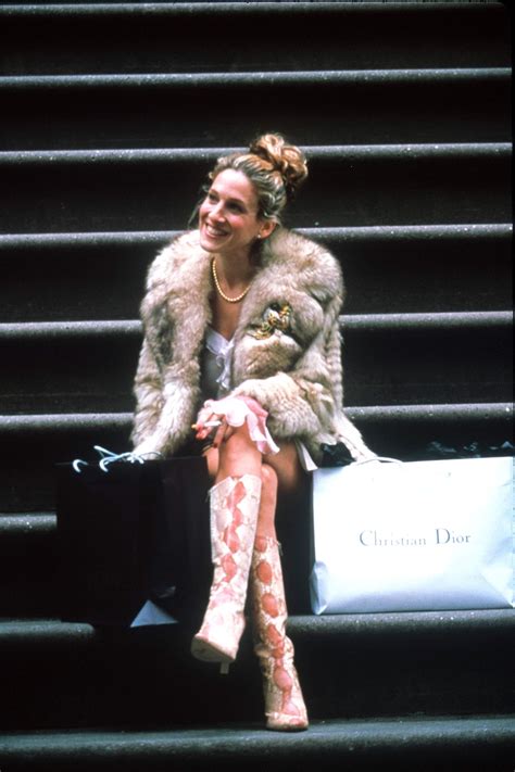 Carrie Bradshaws 50 Best Looks Of All Time Carrie Bradshaw Outfits