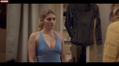 Willow Shields Desnuda En Spinning Out