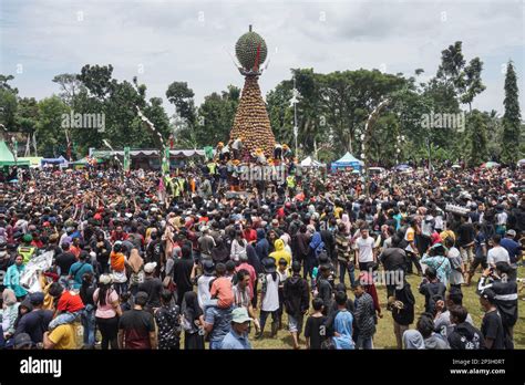 Jombang Indonesia 5th Mar 2023 People Take Part In A Durian Feast