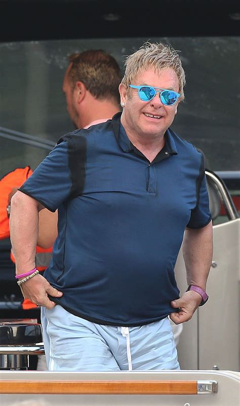 Photo Exclusif Elton John Son Compagnon David Furnish Et Leurs