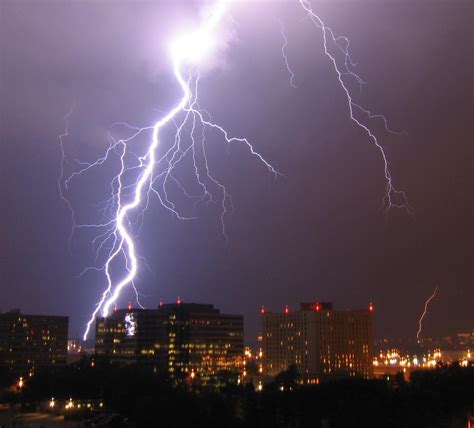 File:Lightning in Arlington.jpg - Wikipedia