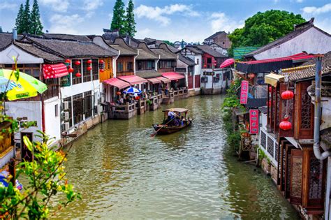 Descubre sus agradables temperaturas en primavera y otoño, las precipitaciones y más para planear tu viaje. Mayo en China: clima, qué empacar y qué ver