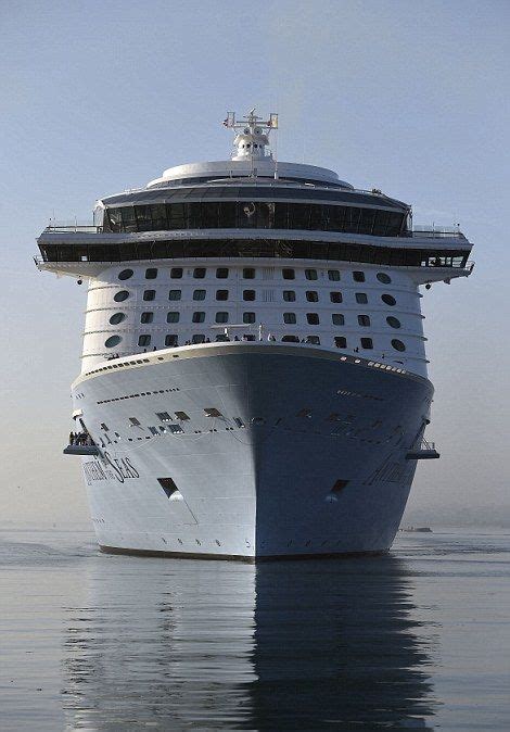 The Worlds Third Largest Cruise Ship Makes A Grand Entrance 13 Pics