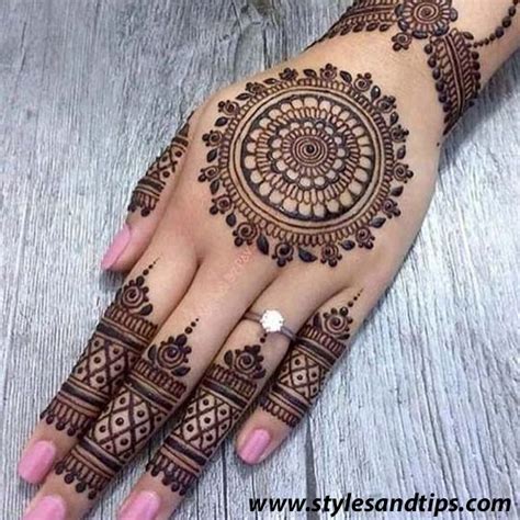 Mehndi designs, mehndi design simple, easy mehndi design, arabic mehndi design, bridal mehndi design, mehndi dgn, finger mehndi designs, leg mehndi mehendi on the legs is as important for the bride as is to put it in her hands. Unique And Easy Mehndi Design Latest Images For Back Hands ...