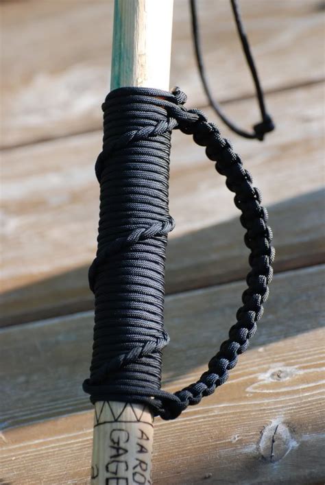 Paracord is a versatile tool, so you'll love trying out these paracord knots and ideas. Handle Wrap | Paracord knots, Walking sticks, Paracord