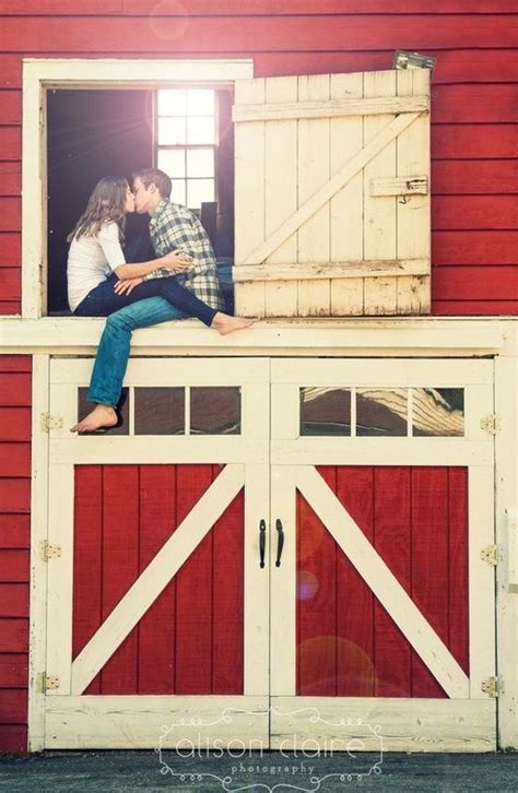 Barn Engagement Picture Wedding Engagement Pictures Wedding