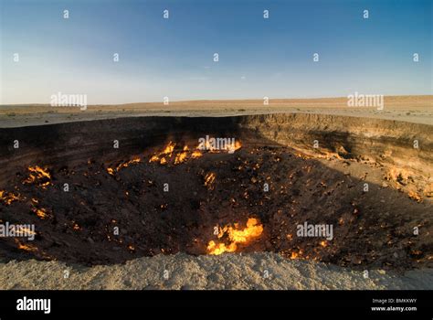 Darvaza Gas Crater Turkmenistan Stock Photo Alamy