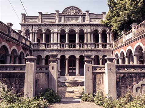 6 Creepy Abandoned Mansions From Around The World Huffpost Weird News