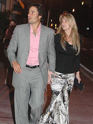 Aunque marilisa maronesse mantiene un perfil bajo, pues en pocas ocasiones se chayanne es un cantante y actor puertorriqueño. Chayanne y algo mas: foto de Chayanne y su Esposa