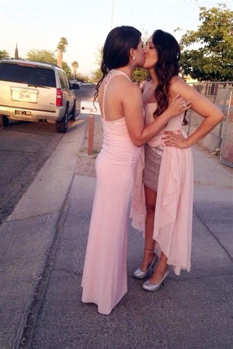 Pin By Bo Dennis On Pretty Lesbian Couples Prom Prom Photos Cute