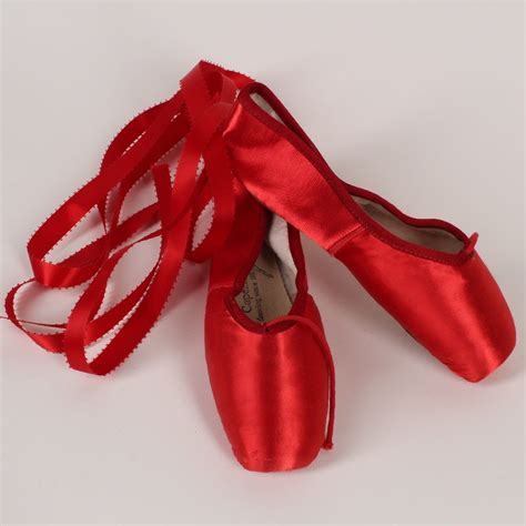 Capezio Red Satin Lace Up Ballet Pointe Shoes Color Red Size 6