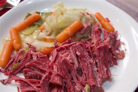 Dec 10, 2018 · instant pot corned beef and cabbage is sure to be the shining star of your st. Instant Pot Corned Beef and Cabbage | Recipe in 2020 ...
