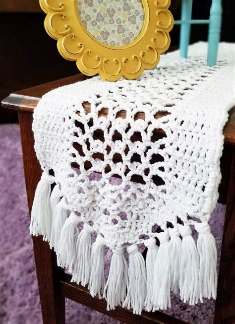 Diy Crochet Table Runner Things Small And Simple