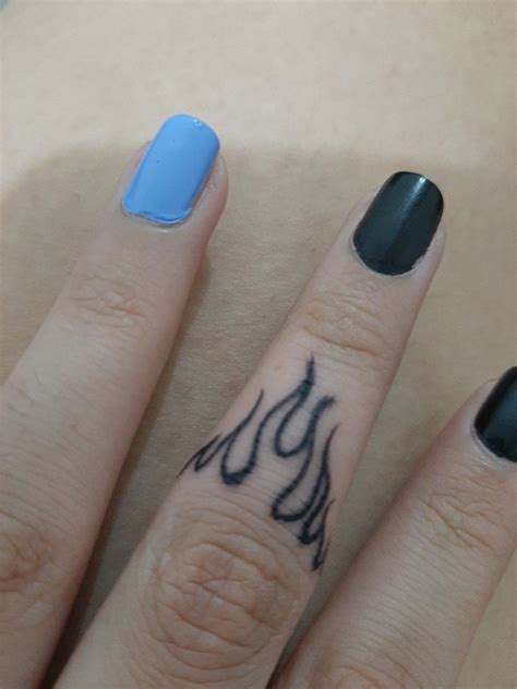 Como pegar un stencil tattoo o plantilla para tatuar | lucy riot. Tatuaje llama de fuego | Tatuaje de fuego, Llamas de fuego ...