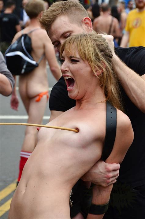 【画像】真っ昼間に街中で開かれた ”性のお祭り” 、エロすぎて完全にアウト ポッカキット