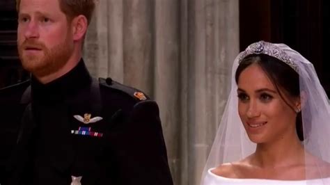 Meghan Markle Did Curtsy To The Queen On Wedding Day Youtube
