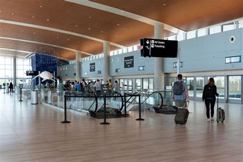 Tampa Becomes Third Us Airport To Allow Non Passengers Through Security