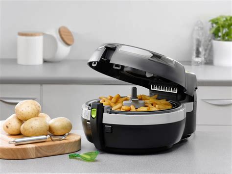 Deja cocinar las papas tapadas durante 6 a 7 minutos. This Is What an Air Fryer Really Does to Your Food | Taste ...