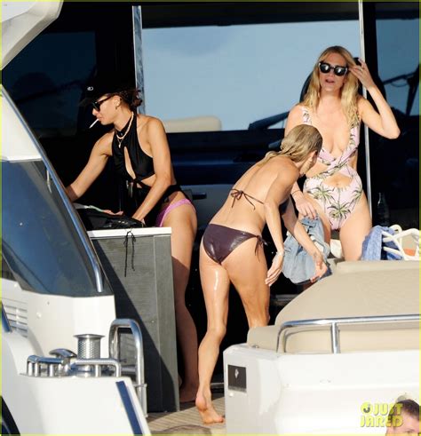 Photo Margot Robbie Cara Delevingne Boat Day 85 Photo 4801821 Just Jared Entertainment News