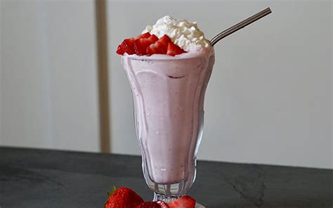 Strawberry Buttermilk Shake United Dairy Industry Of Michigan