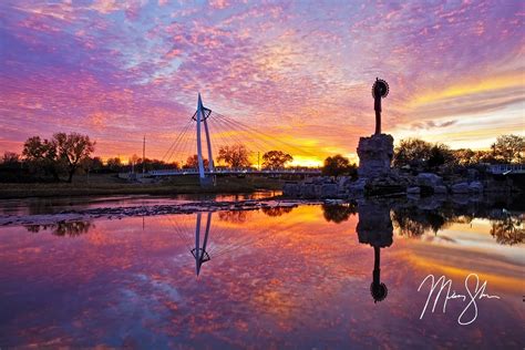 Keeper Of The Plains Sunset Reflection Keeper Of The Plains Wichita