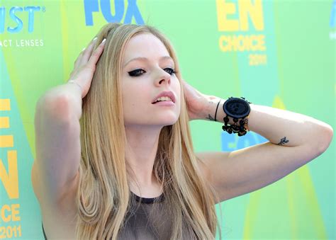 13 Times Avril Lavignes Hair Was The Ultimate In Pop Punk Spiration