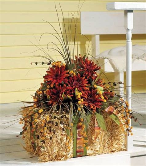 12 Ways To Use Hay Bales For Fall Decor