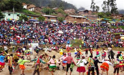 Folclore Eterno Peru Legendario Chincheros Celebra Aniversario