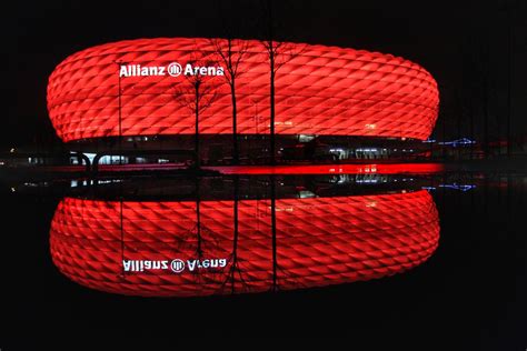 Wie bewerten sie die entscheidung der uefa? Allianz Arena Foto & Bild | architektur, bayern, technik ...