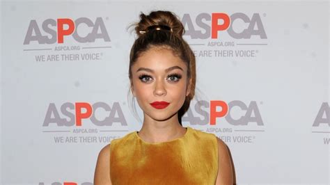 Sarah Hyland Responds To Too Skinny Critics Reveals Shes Been On Bed