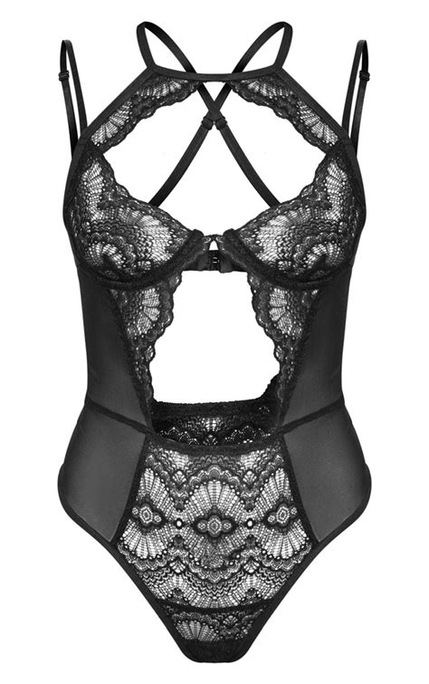 black delicate underwired lace cut out body prettylittlething aus