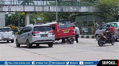 Mobil Angkot Palimo Mogok Di Tengah Jalan Sebelum Fly Over Polda Sejak
