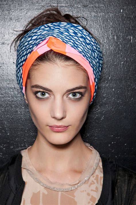 6 Ridiculously Easy Hair Looks You Can Do With A Scarf Scarf