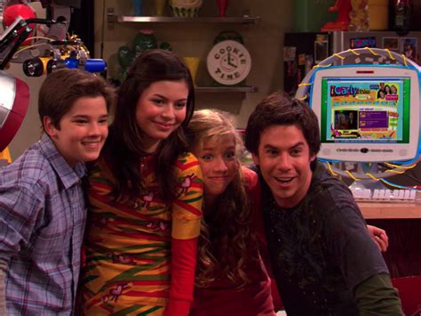 Icarly Is Based On Late 2000s Social Media Culture But Its More