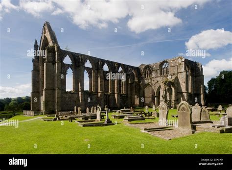 Bolton Priory Towers Over Its Graveyard Stock Photo Alamy