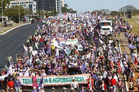 Marcha Das Margaridas Cem Mil Mulheres Protestam Em Brasília
