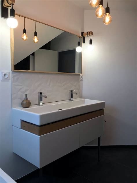L'emplacement de votre meuble tv et hifi va déprendre de l'orientation que vous souhaitez donner à votre téléviseur. Meuble vasque blanc et bois | Double vasque salle de bain ...