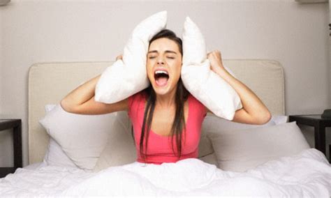 20 Of Us Have Exploding Head Syndrome Where We Hear Loud Noises Daily Mail Online