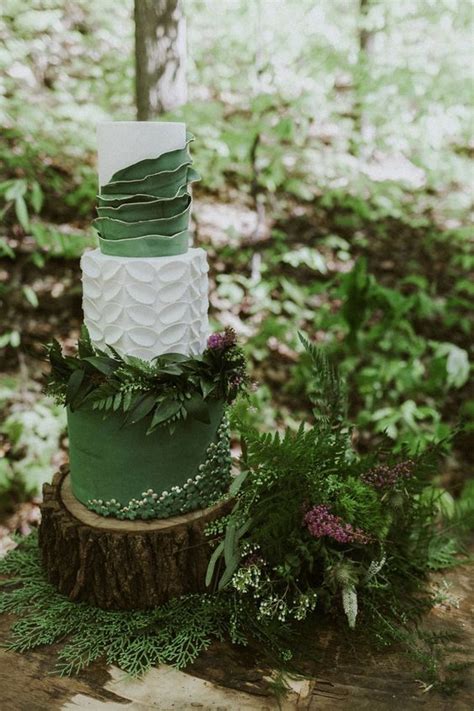 27 Fabulous Enchanted Forest Wedding Cakes - Weddingomania in 2022