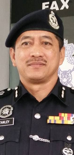 Mengiktiraf bapa kandung dan mengekalkan pertalian nasab antara mereka. Mengamuk tidak diberi senapang, lelaki pukul bapa kandung ...