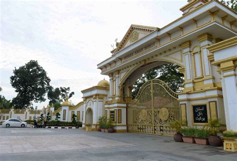 *gambar menunjukkan makamnya di makam diraja langgar, kedah. Makam Diraja Langgar Kedah
