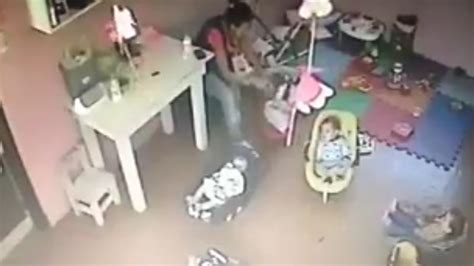escalofriante video del maltrato a una bebé de 4 meses en una guardería de la plata infobae