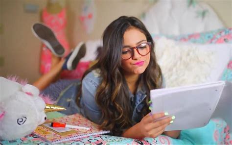 Pin By Anna On Bethany The Adorable Mota Bethany Mirror Selfie Adorable