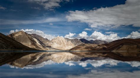 Reflection Of The Pangong Lake Pangong Tso Tibetan སྤང་ག Flickr